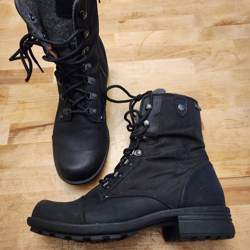 Womens 10 W Cobb Hill Brunswick waterproof boot
